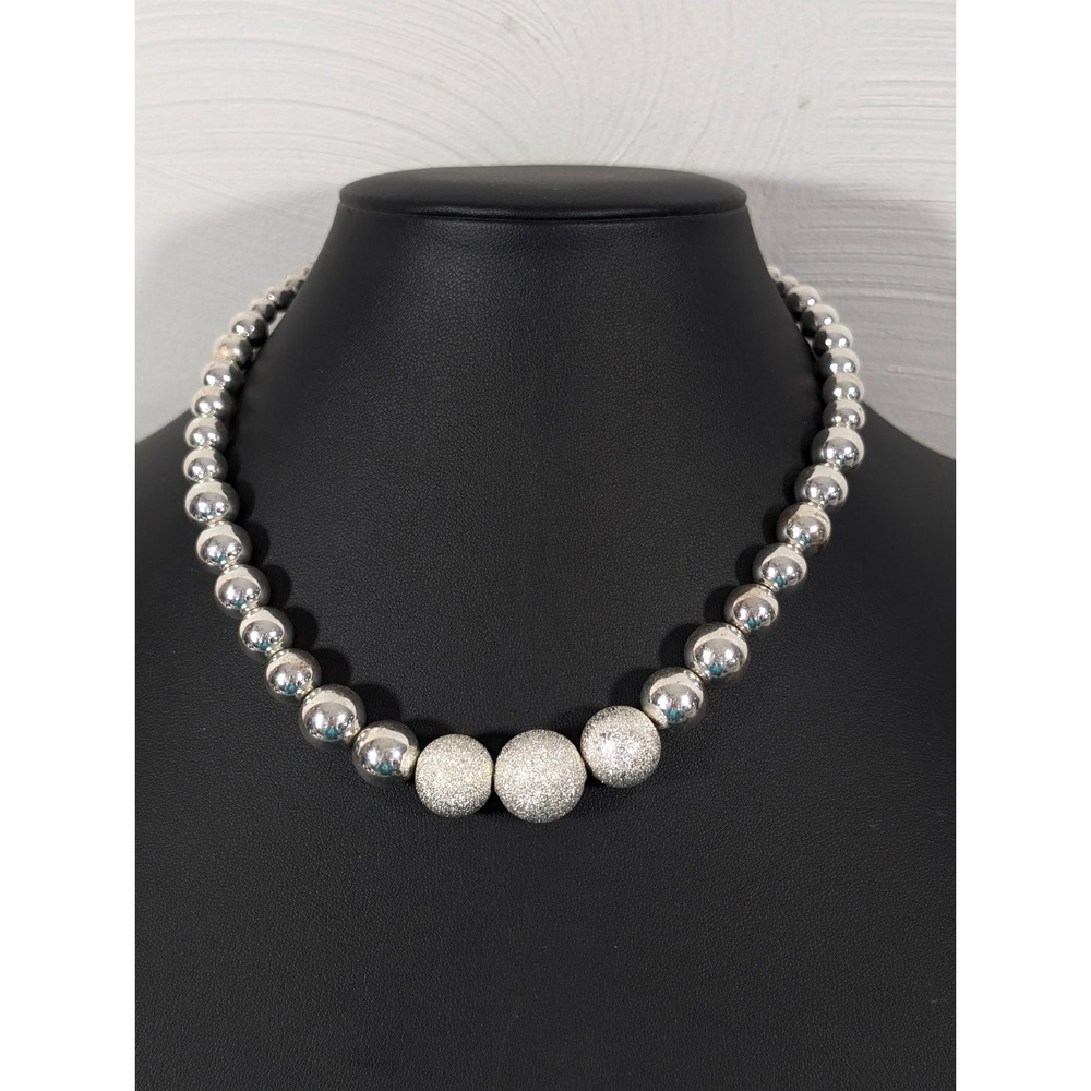 Silver Tone Textured Graduated Bead Necklace Retro 19 in Elegant Lightweight